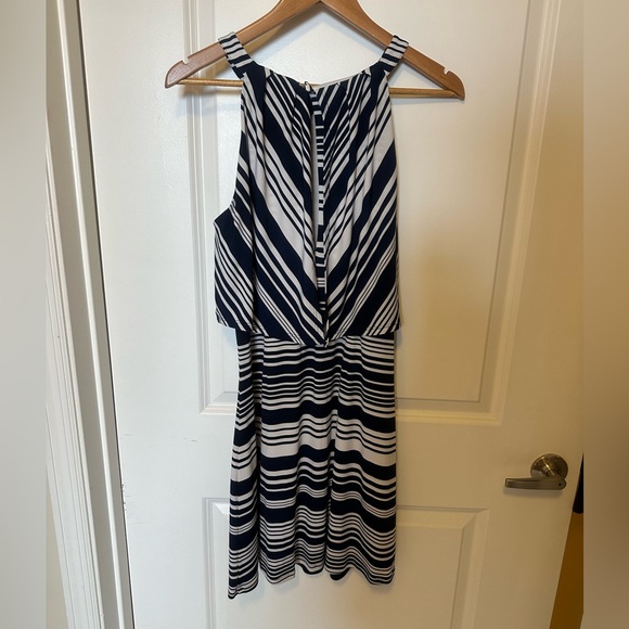 Jessica Simpson size 8 navy, white stripe dress. Flattering. Excellent condition - Picture 3 of 4